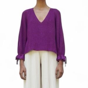 Eleven Six violet Elsi v neck Peruvian cotton sweater
Size XS/small